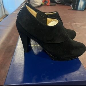 Adrienne Vittadini Black Heeled Ankle Boots